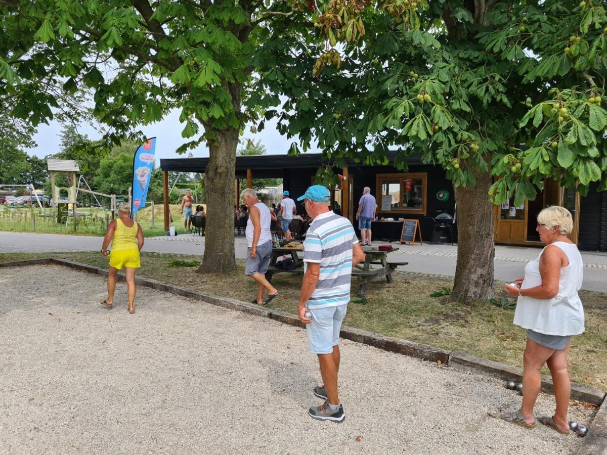 Chalet 550 Op Recreatiepark De Wielen Sint Maarten Exterior foto